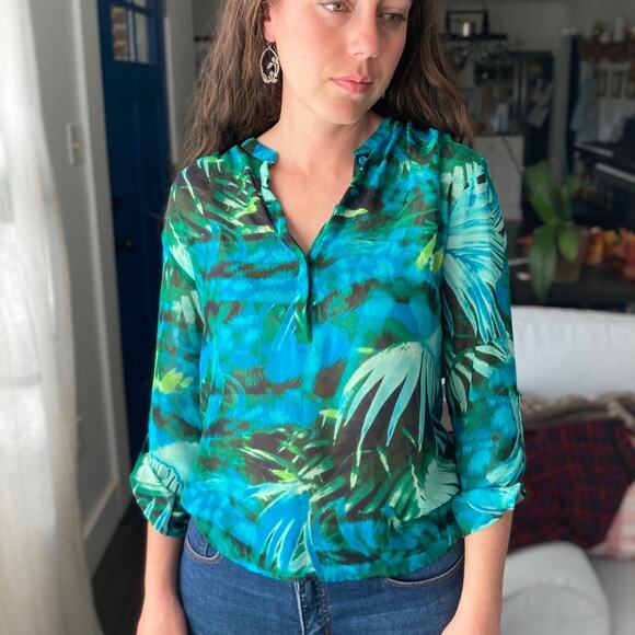 a.n.a. Green Tropical Print Blouse, Size SP - Picture 3 of 6